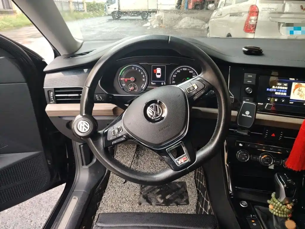 Volkswagen Passat PHEV — миниатюра 3