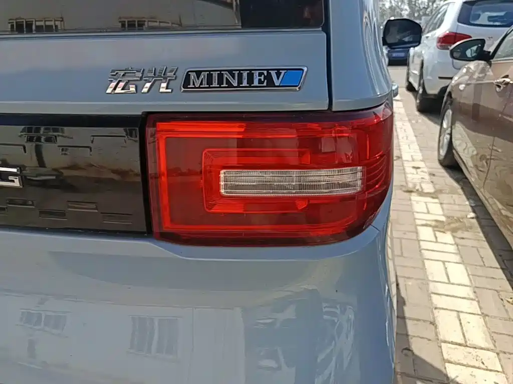 Wuling MINIEV — миниатюра 8