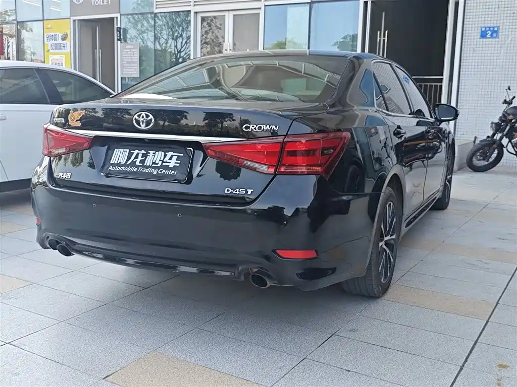 Toyota Crown — миниатюра 9