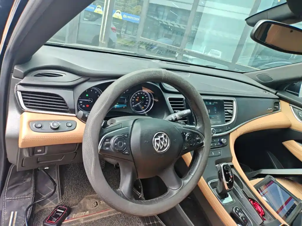 Buick LaCrosse — миниатюра 10