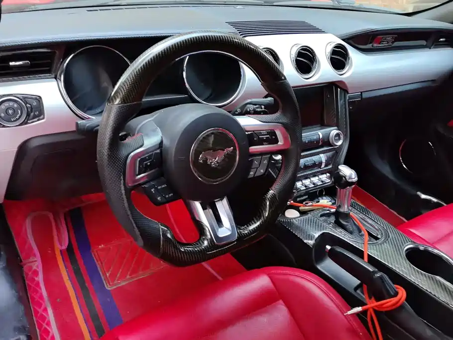 Ford Mustang — миниатюра 12