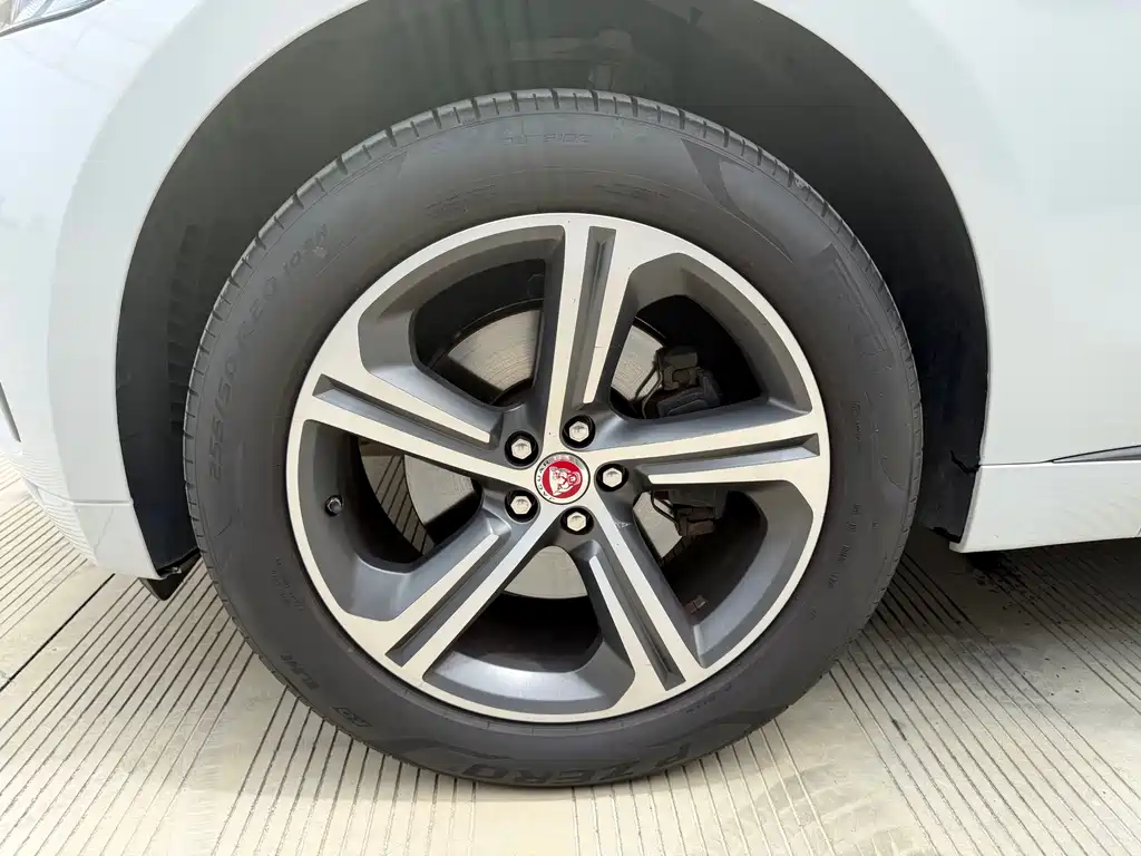 Jaguar F-PACE — миниатюра 37