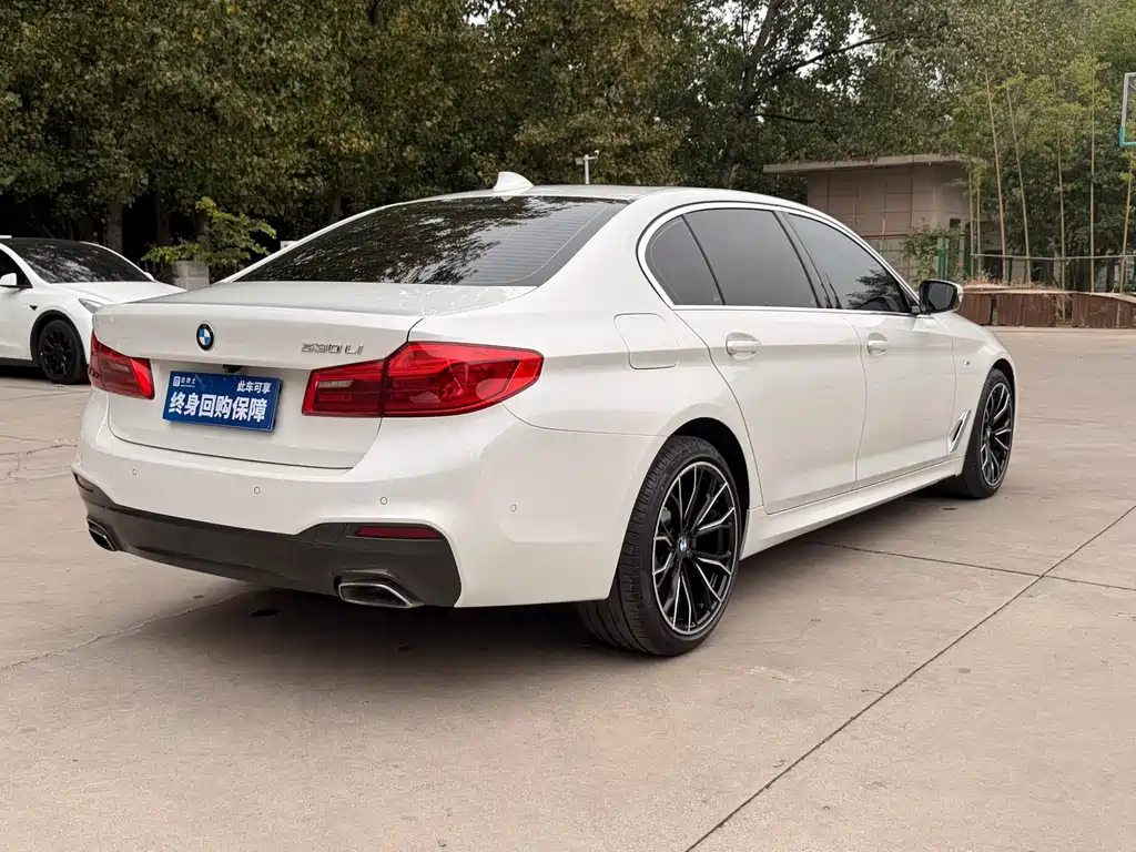 BMW 5 Series — миниатюра 21