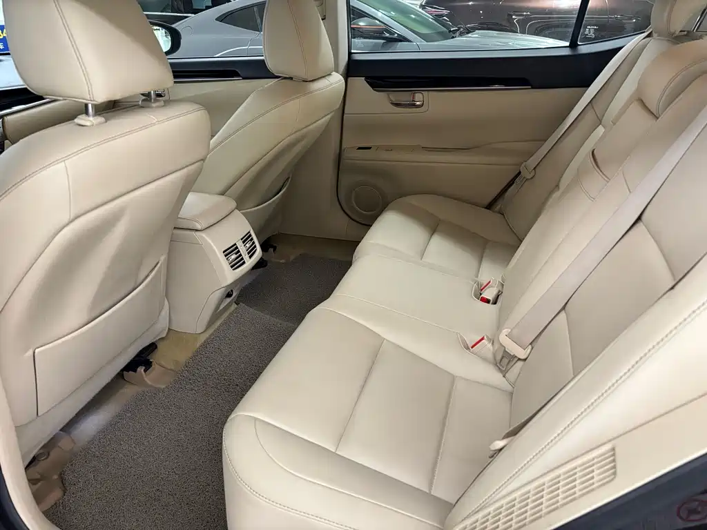 Lexus ES — миниатюра 13