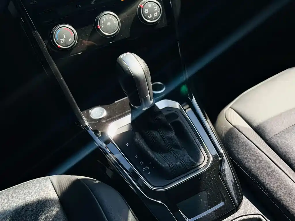 Volkswagen T-Roc — миниатюра 9