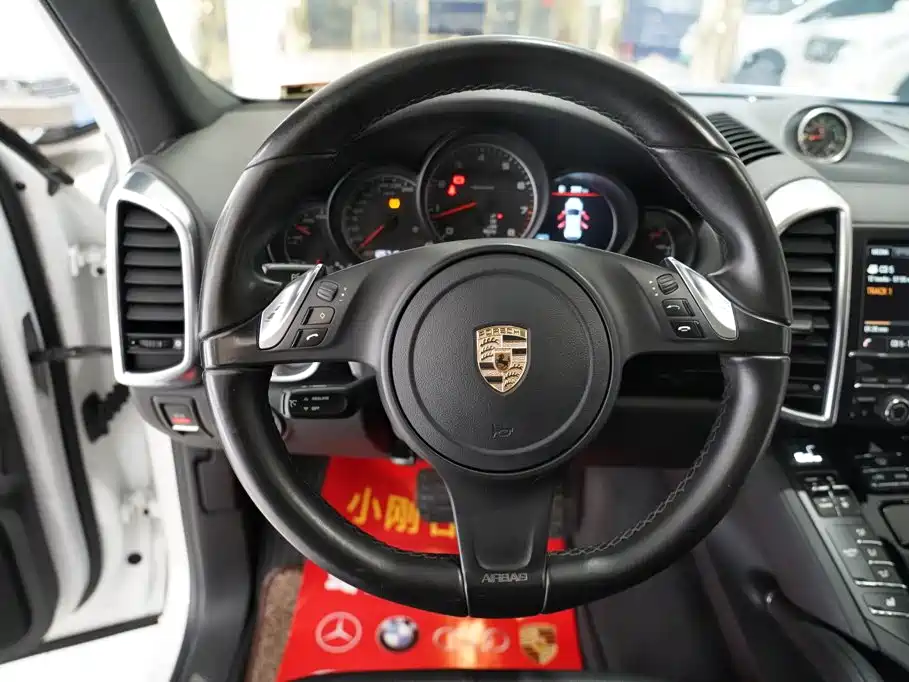 Porsche Cayenne — миниатюра 8