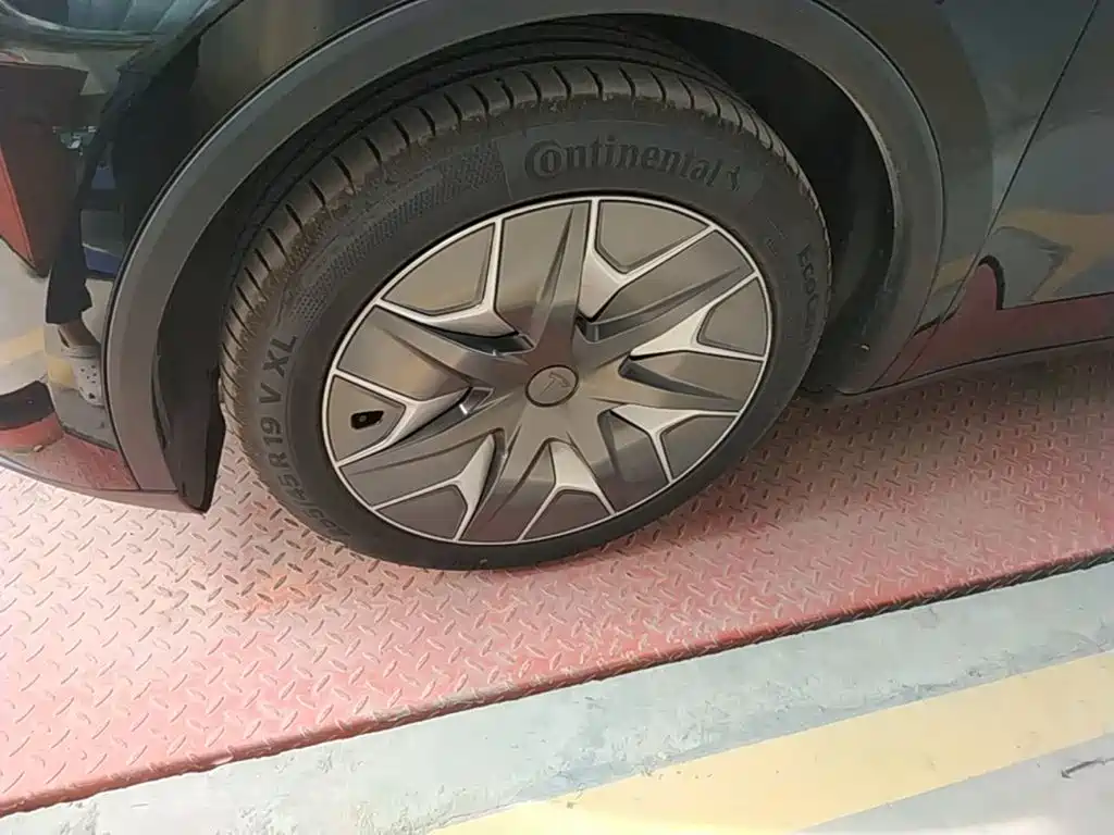 Tesla Model Y L — миниатюра 23