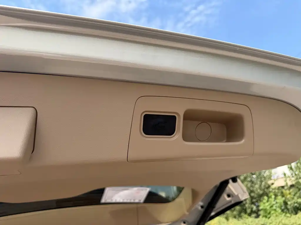 Buick GL8 Hybrid — миниатюра 16