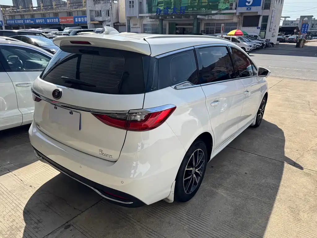BYD MAX — миниатюра 6