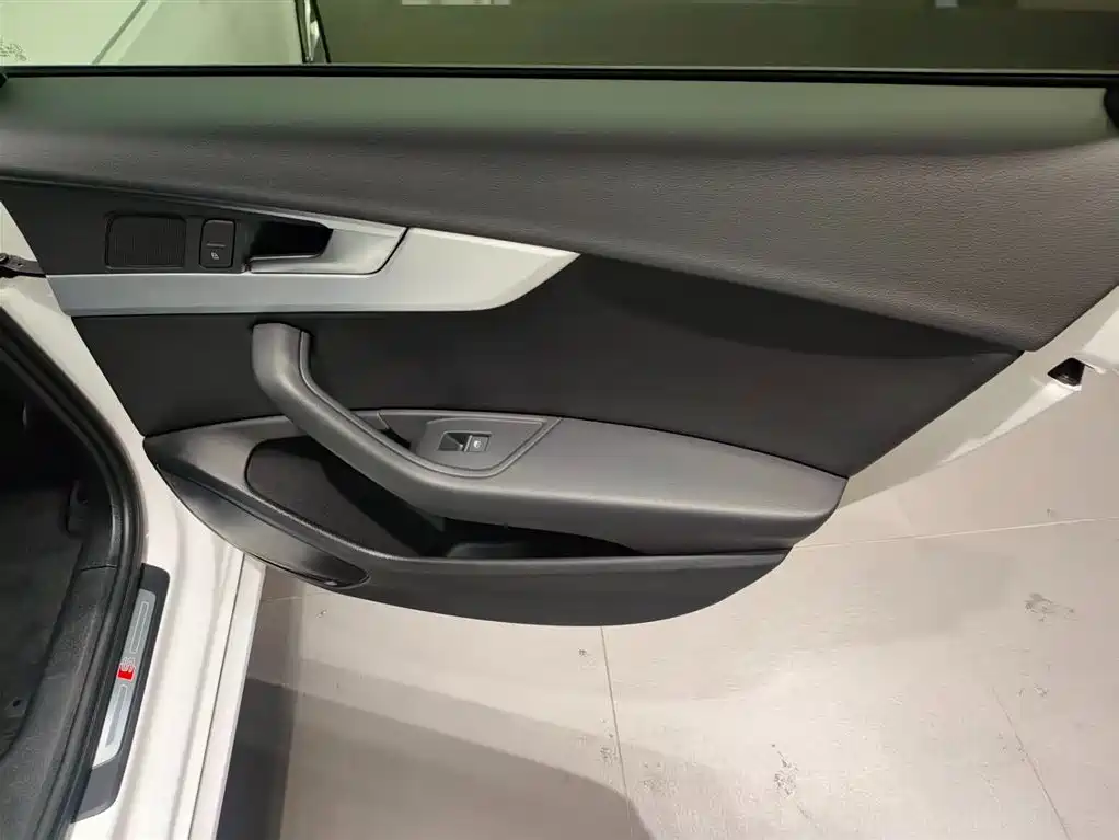 Audi A4L — миниатюра 10