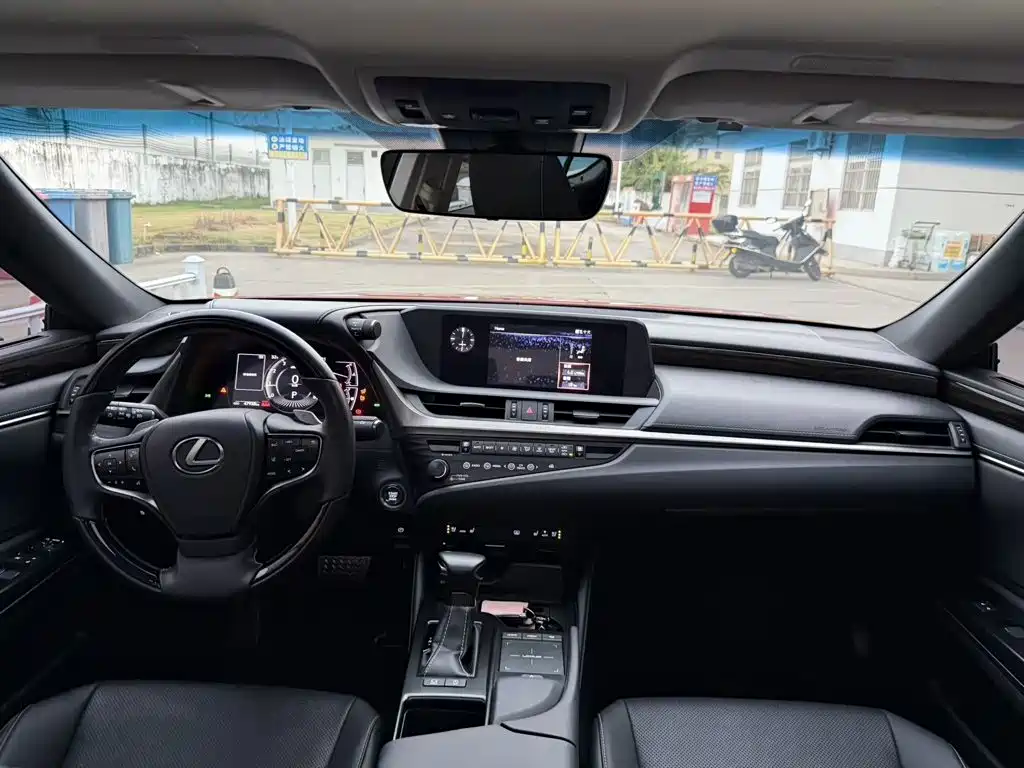Lexus ES — миниатюра 9