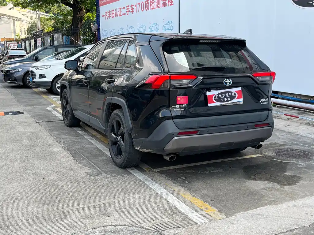 Toyota RAV4 — миниатюра 6