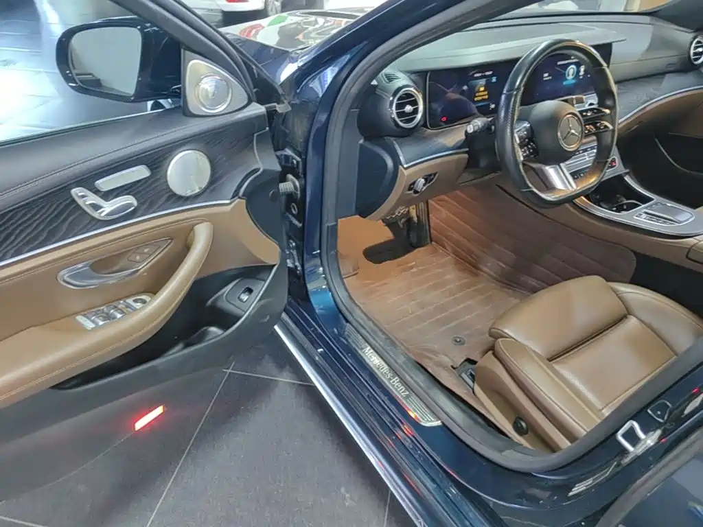 Mercedes-Benz E-Class — миниатюра 16