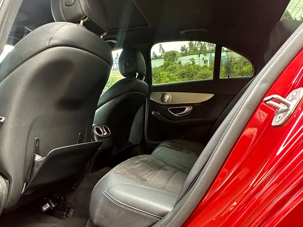 Mercedes-Benz C-Class — миниатюра 13