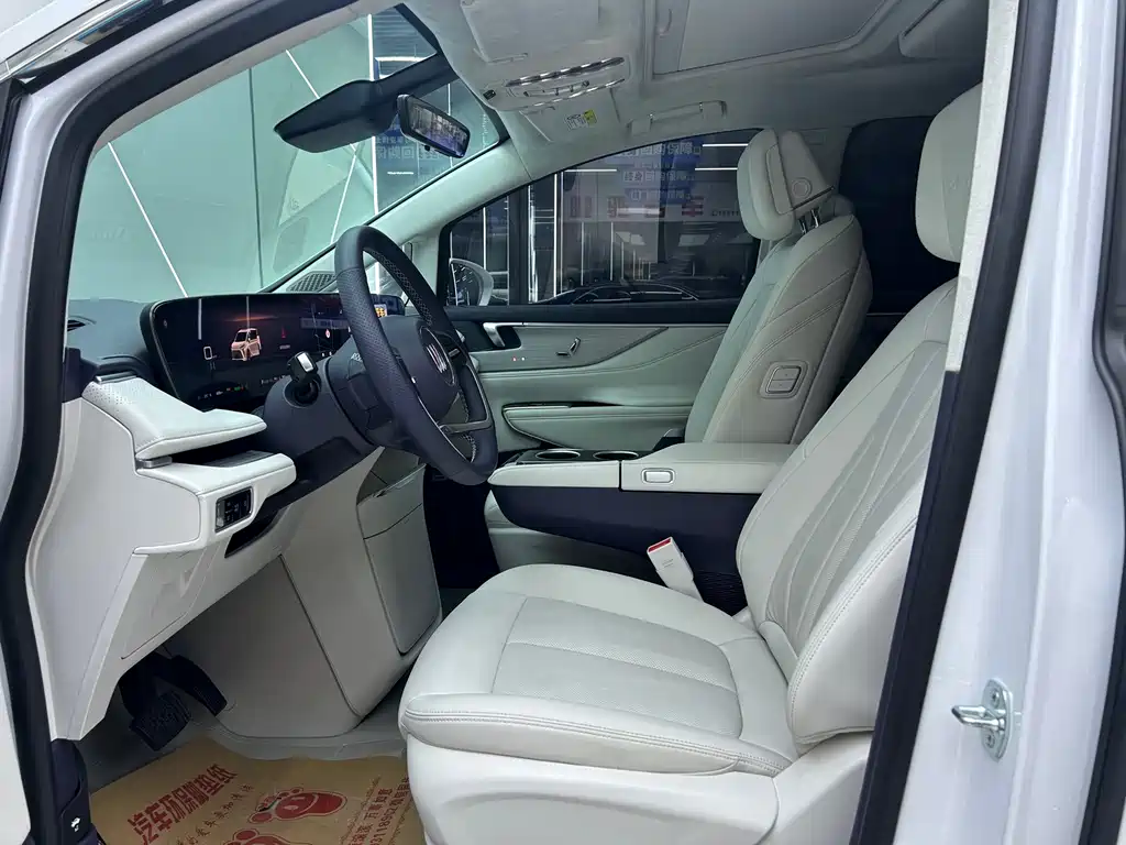 Buick GL8 Hybrid — миниатюра 6