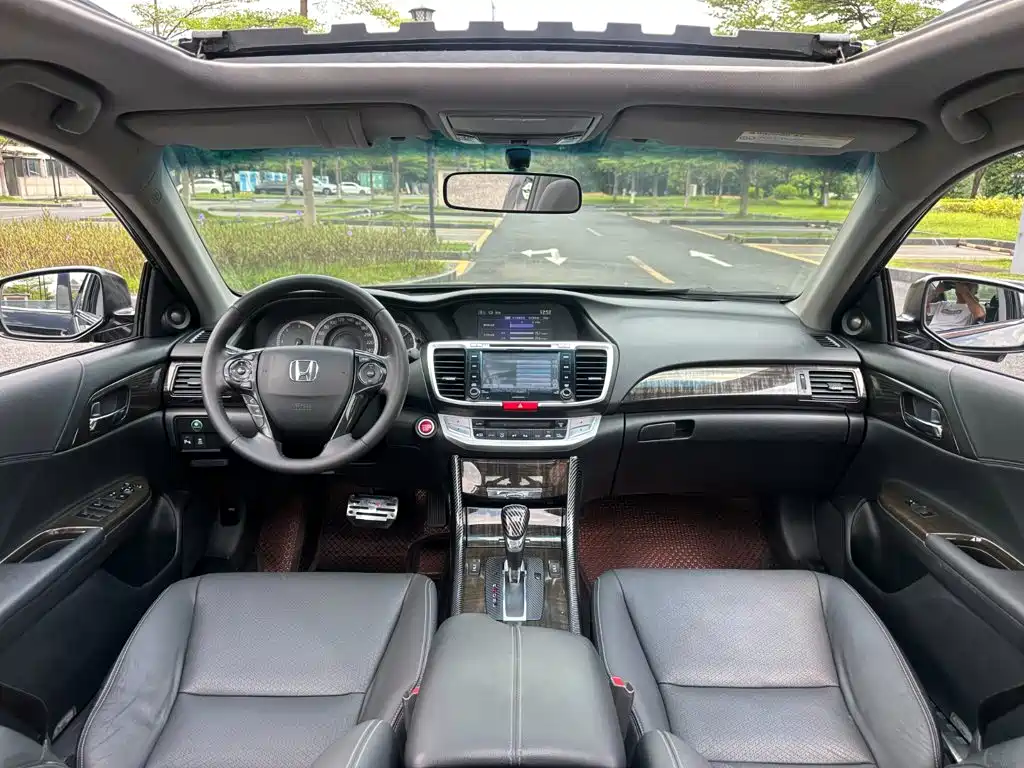 Honda Accord — миниатюра 8