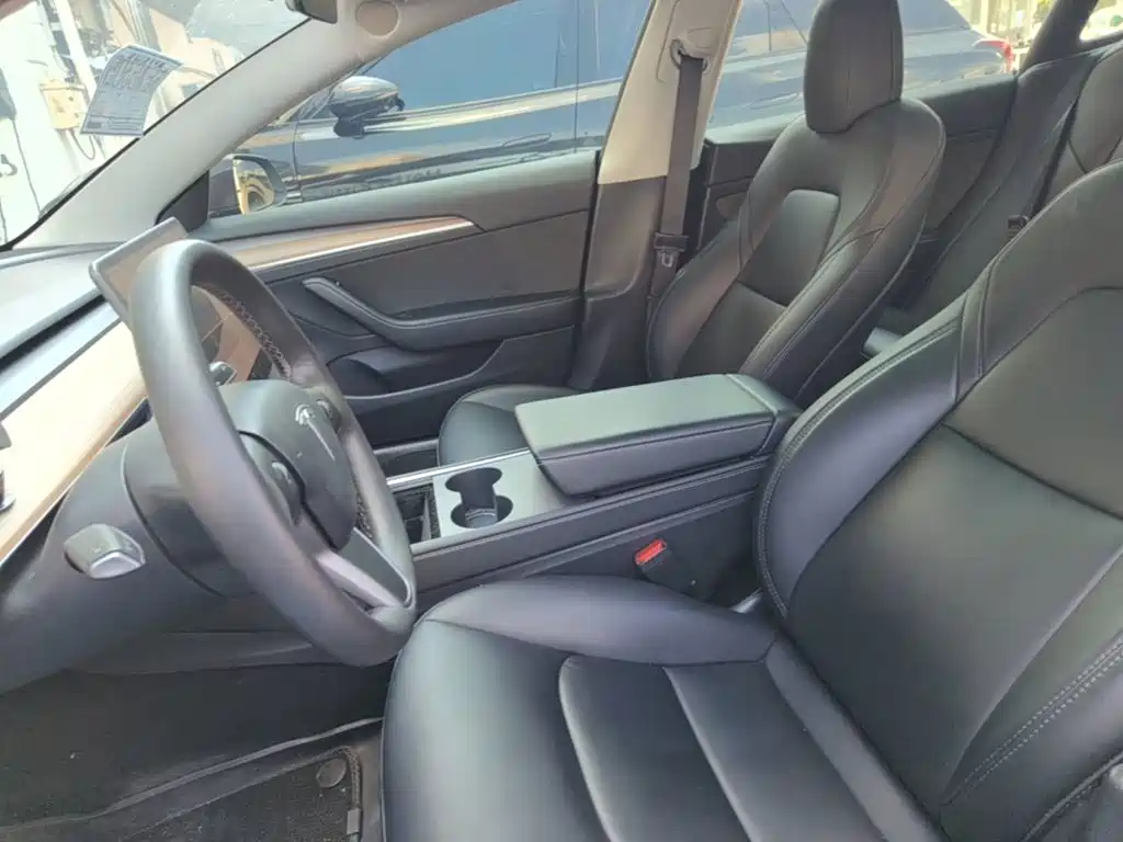 Tesla Model 3 — миниатюра 15