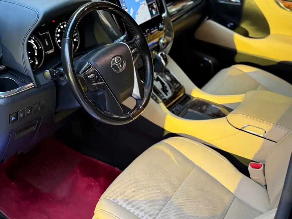 Toyota Alphard — миниатюра 6