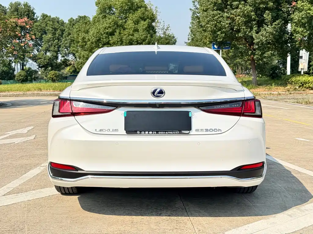 Lexus ES — миниатюра 15