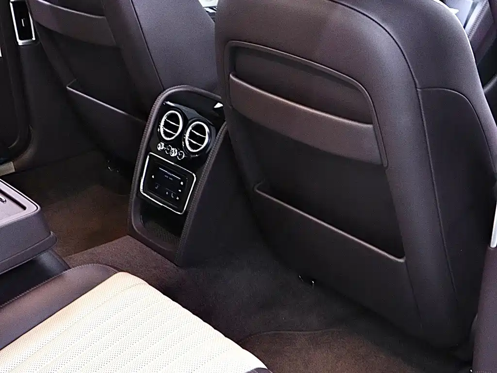 Bentley Flying Spur — миниатюра 17