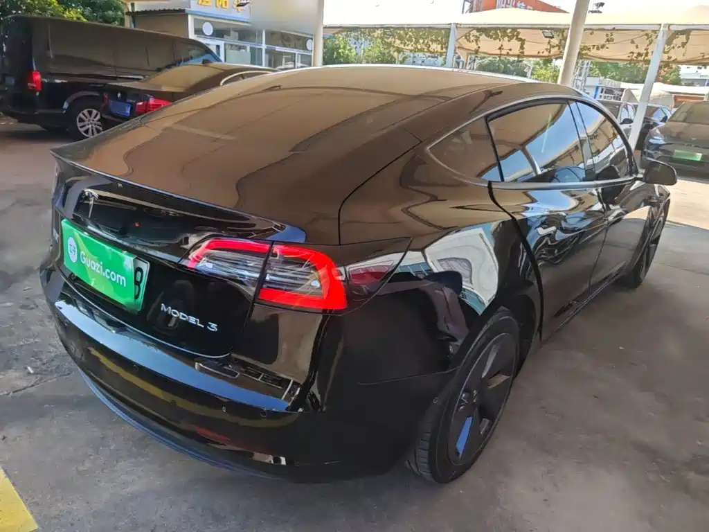 Tesla Model 3 — миниатюра 7
