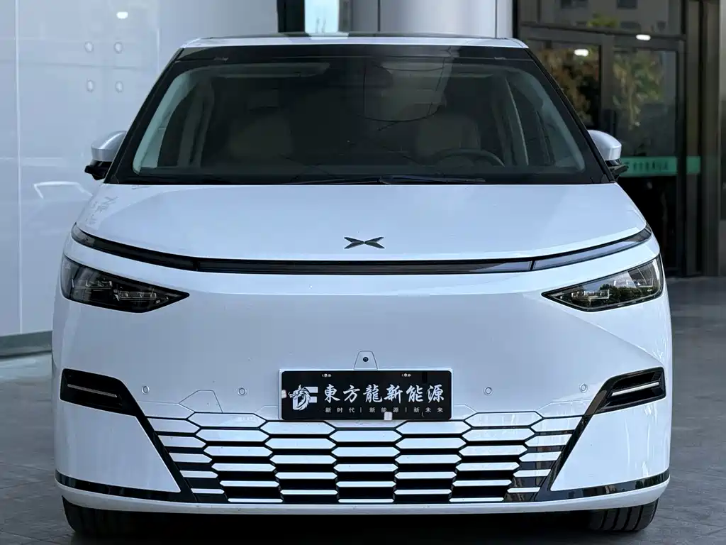 XPeng X9 — миниатюра 2