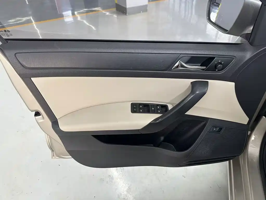 Skoda Rapid — миниатюра 11