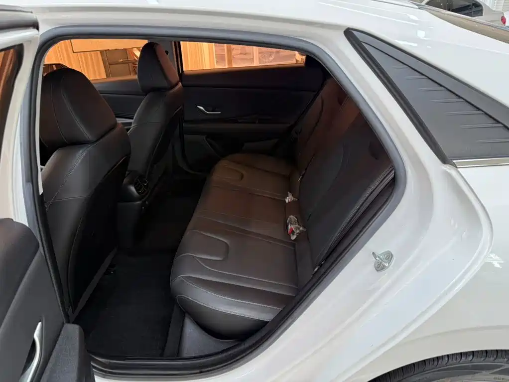 Hyundai Elantra — миниатюра 18