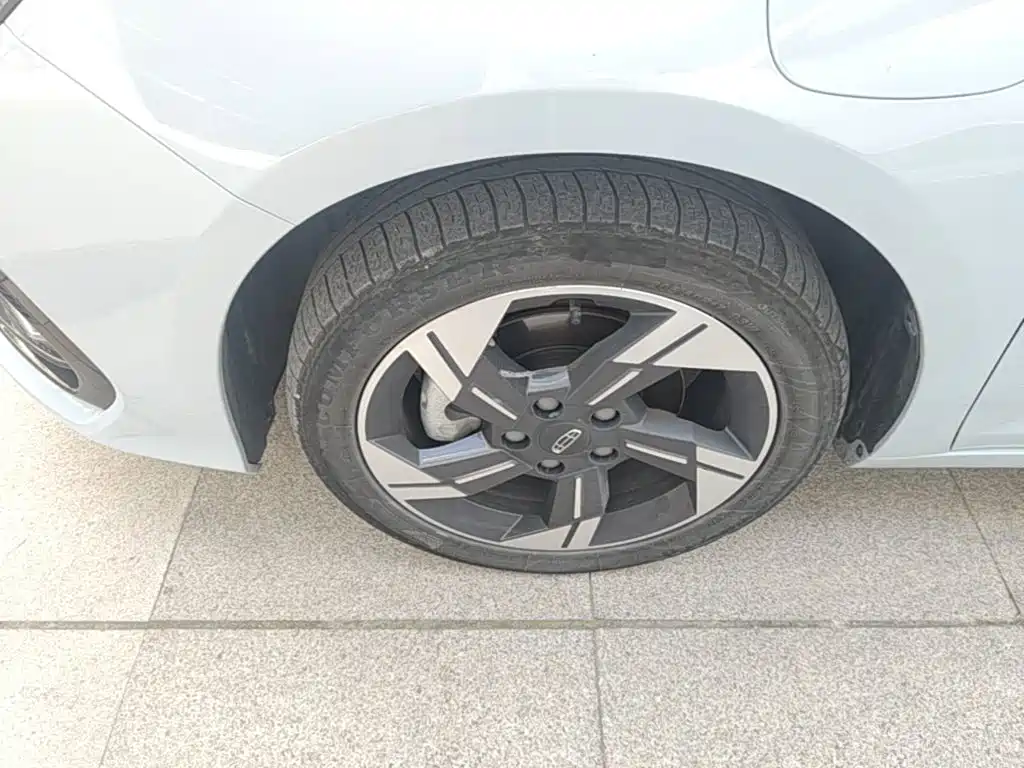 Geely L HiP — миниатюра 23