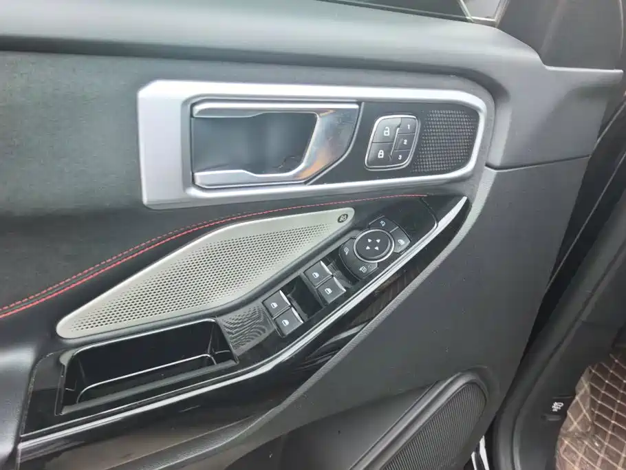 Ford Explorer — миниатюра 9