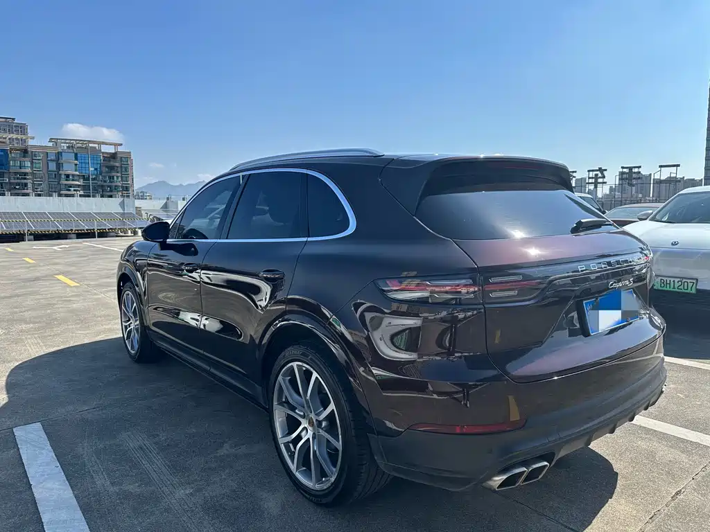 Porsche Cayenne — миниатюра 10