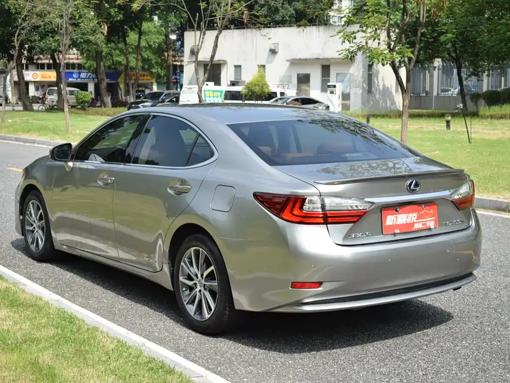 Lexus ES 2015 300h Comfort