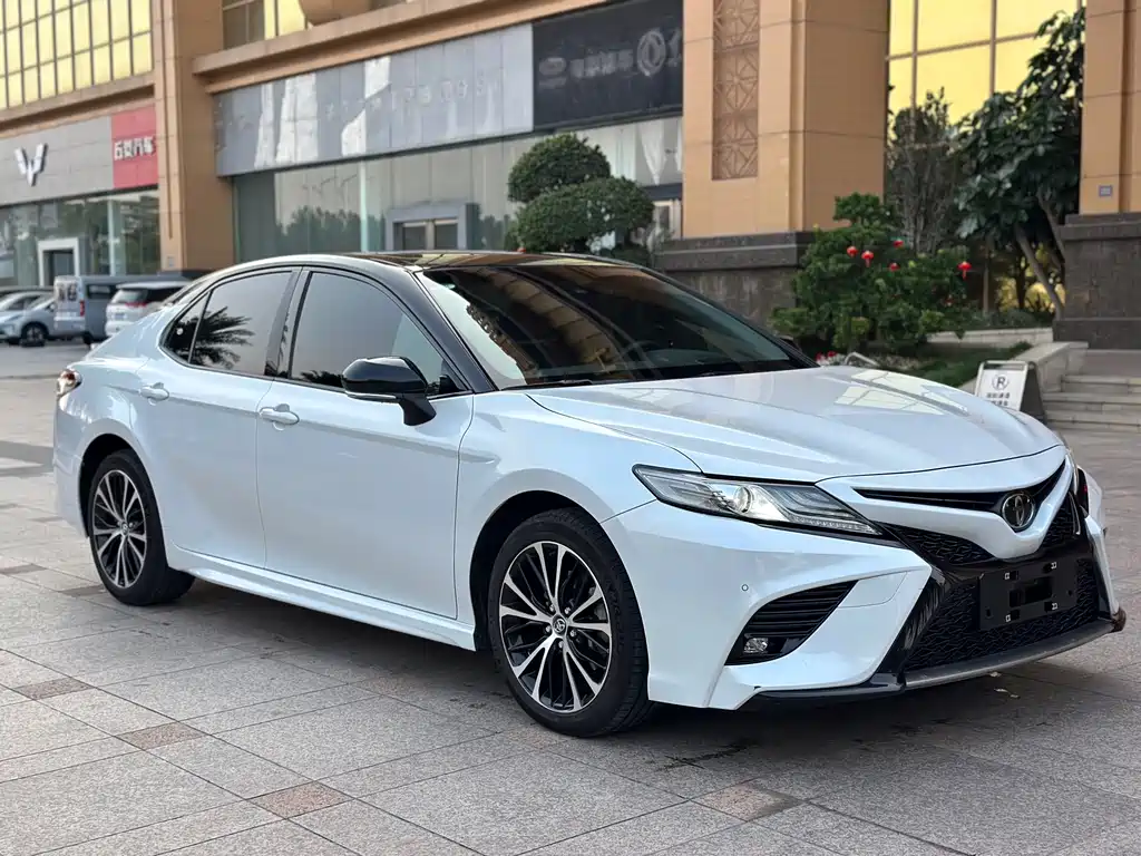 TOYOTA CAMRY