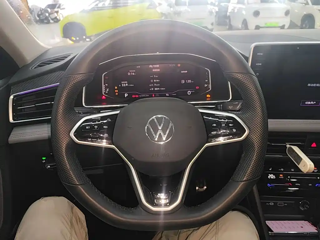 Volkswagen Tiguan L — миниатюра 11