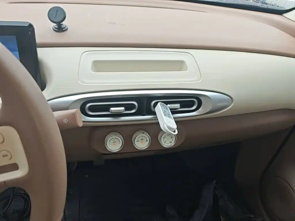 Wuling MINIEV — миниатюра 13