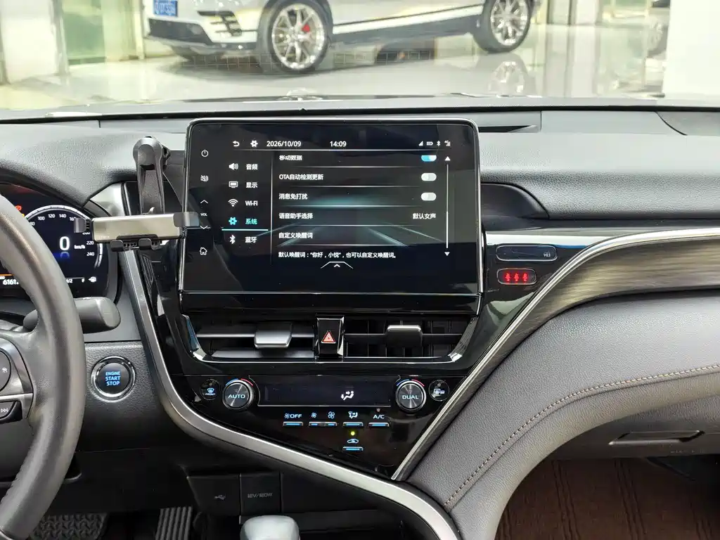 Toyota Camry — миниатюра 14