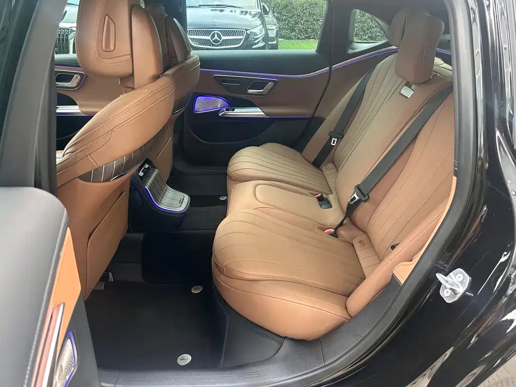 Mercedes-Benz E-Class — миниатюра 9