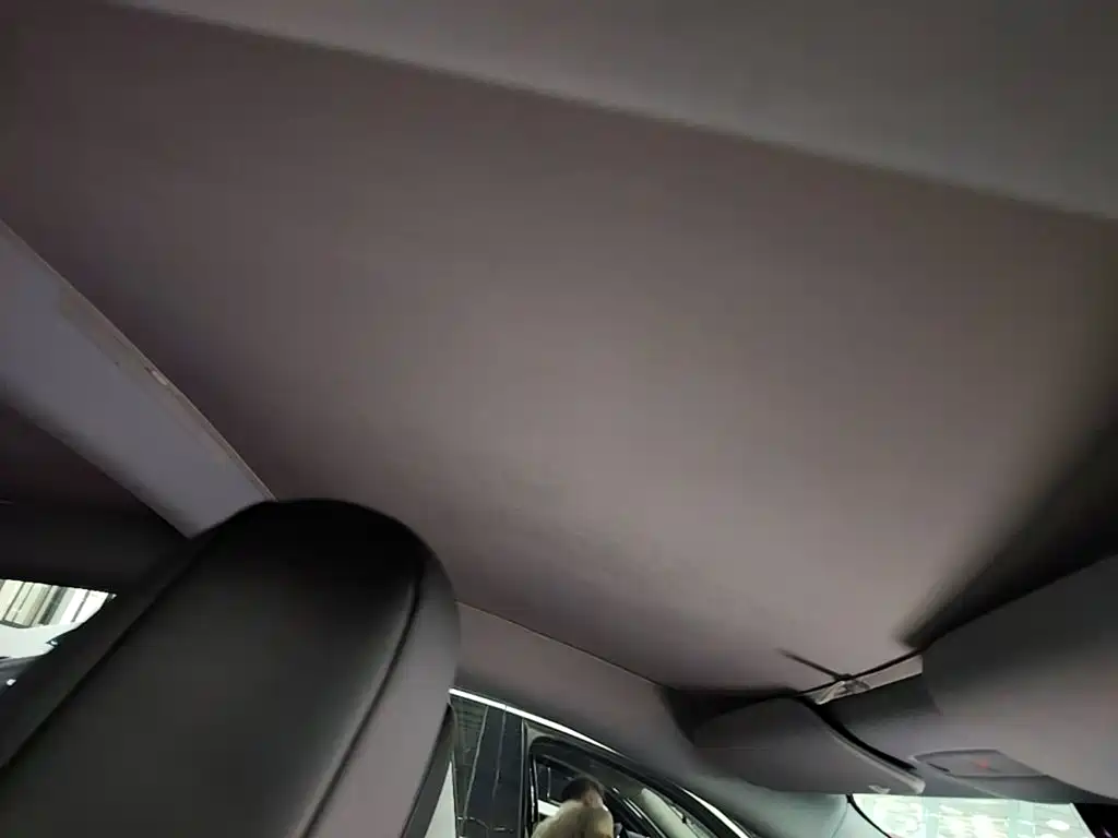 Tesla Model 3 — миниатюра 18