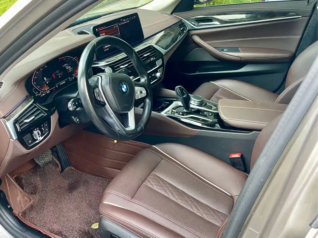 BMW 5 Series — миниатюра 4
