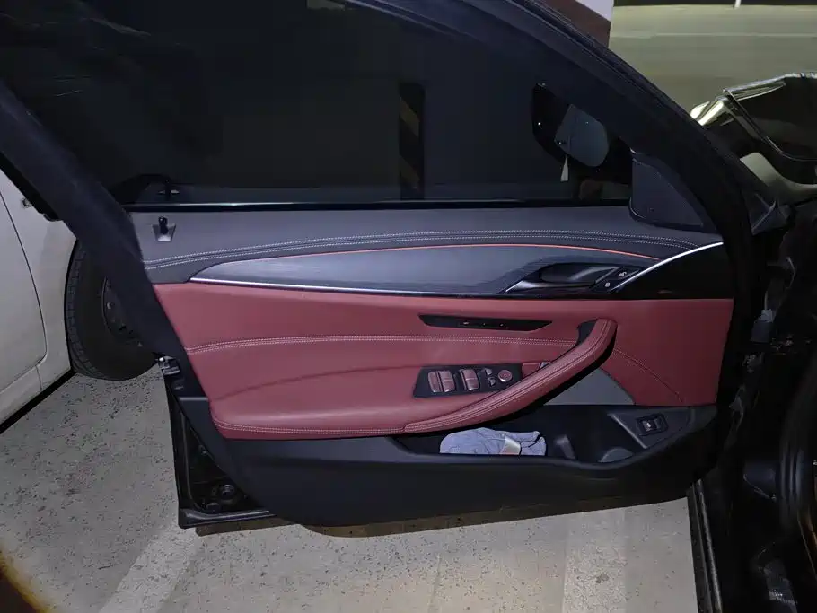 BMW 5 Series — миниатюра 7