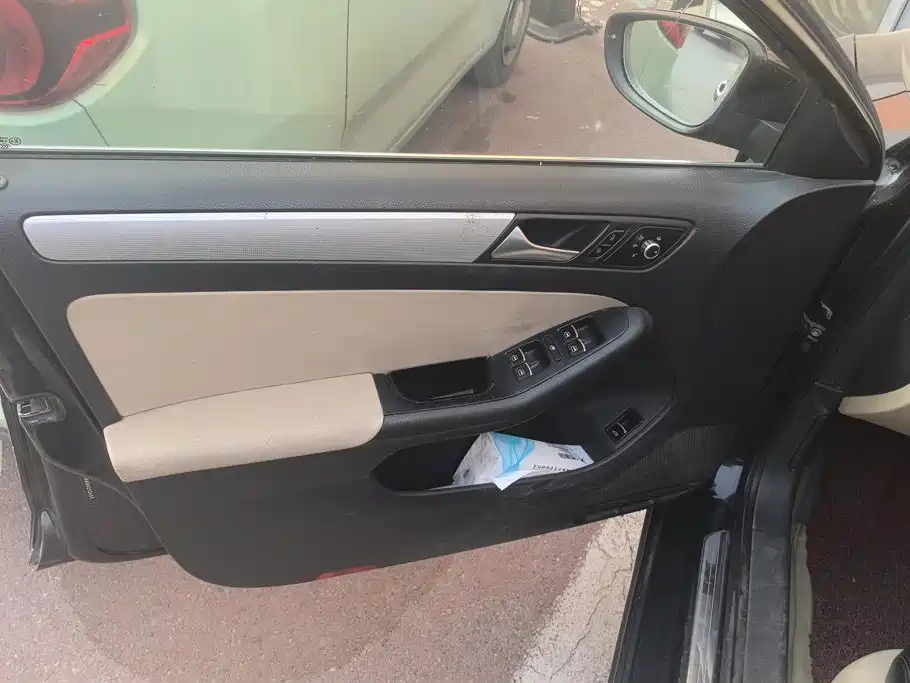 Volkswagen Sagitar — миниатюра 7