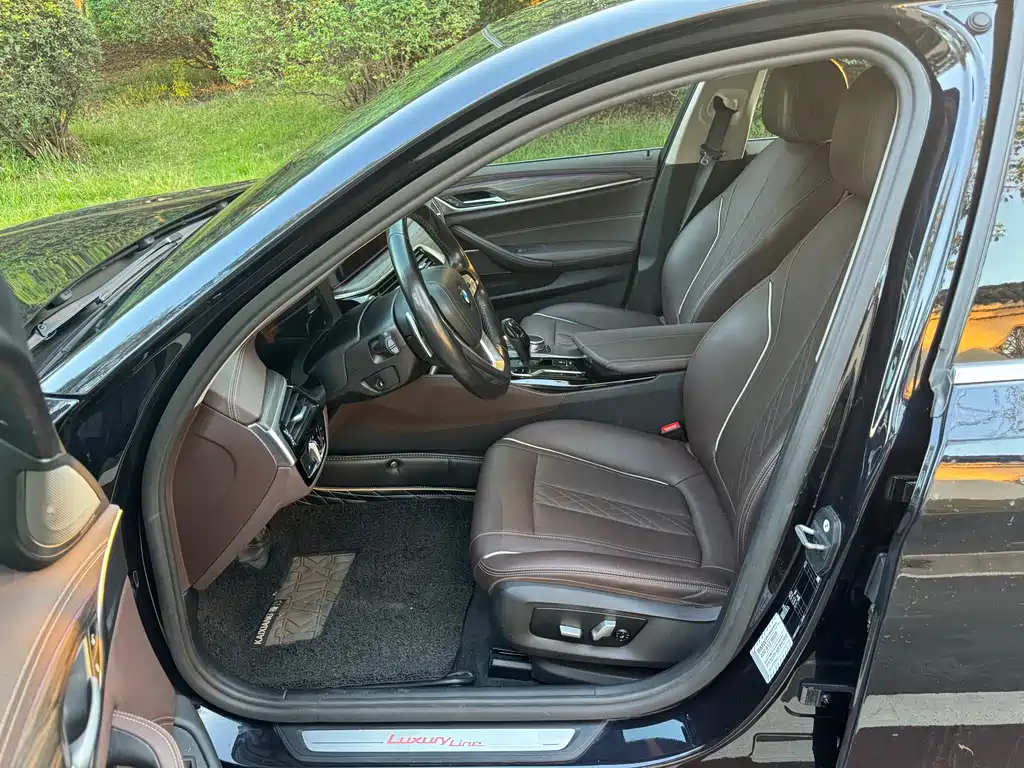 BMW 5 Series — миниатюра 7
