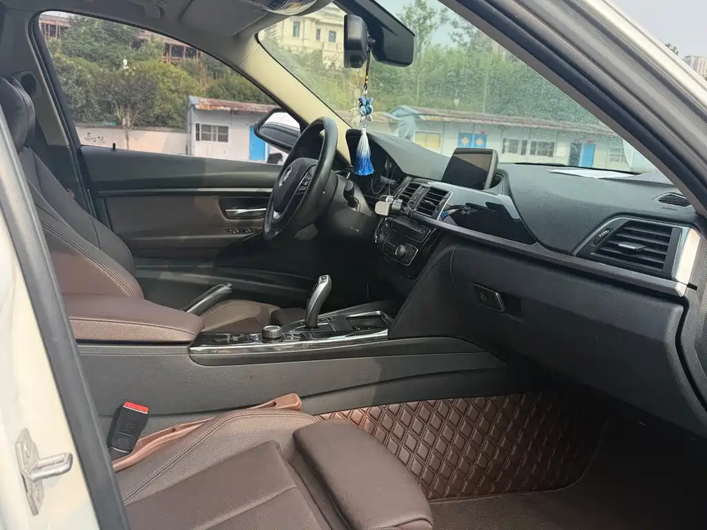 BMW 3 Series — миниатюра 12