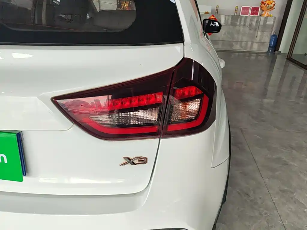 Geely Vision X3 — миниатюра 24