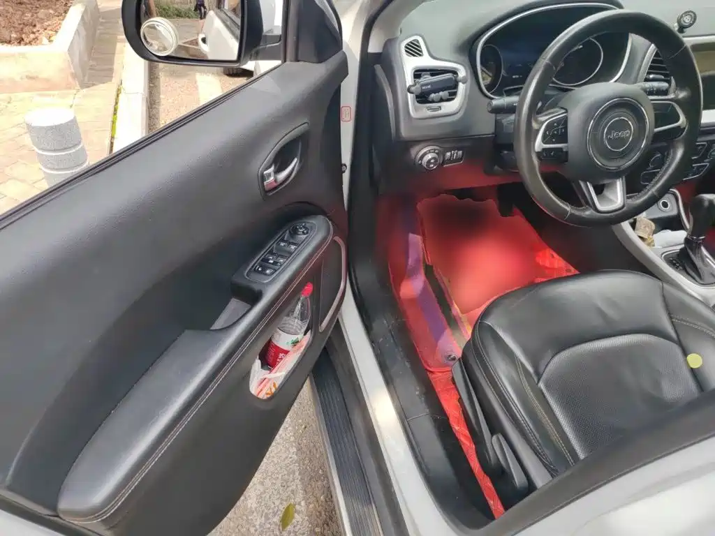 Jeep Compass — миниатюра 12