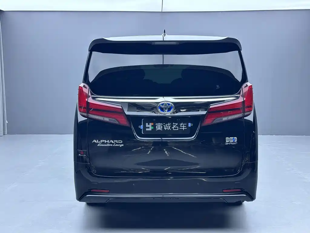 Toyota Alphard — миниатюра 3