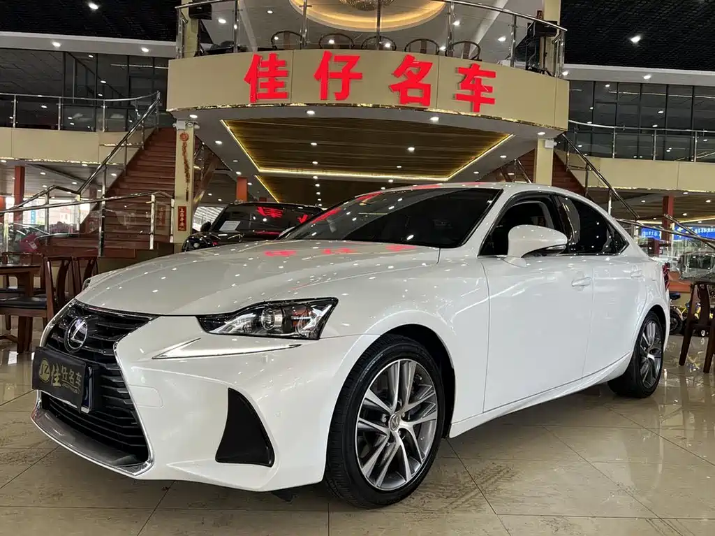 Lexus IS