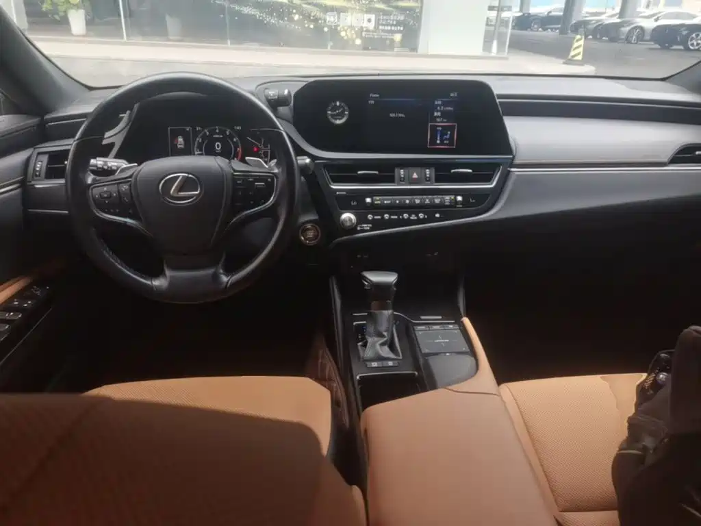 Lexus ES — миниатюра 10
