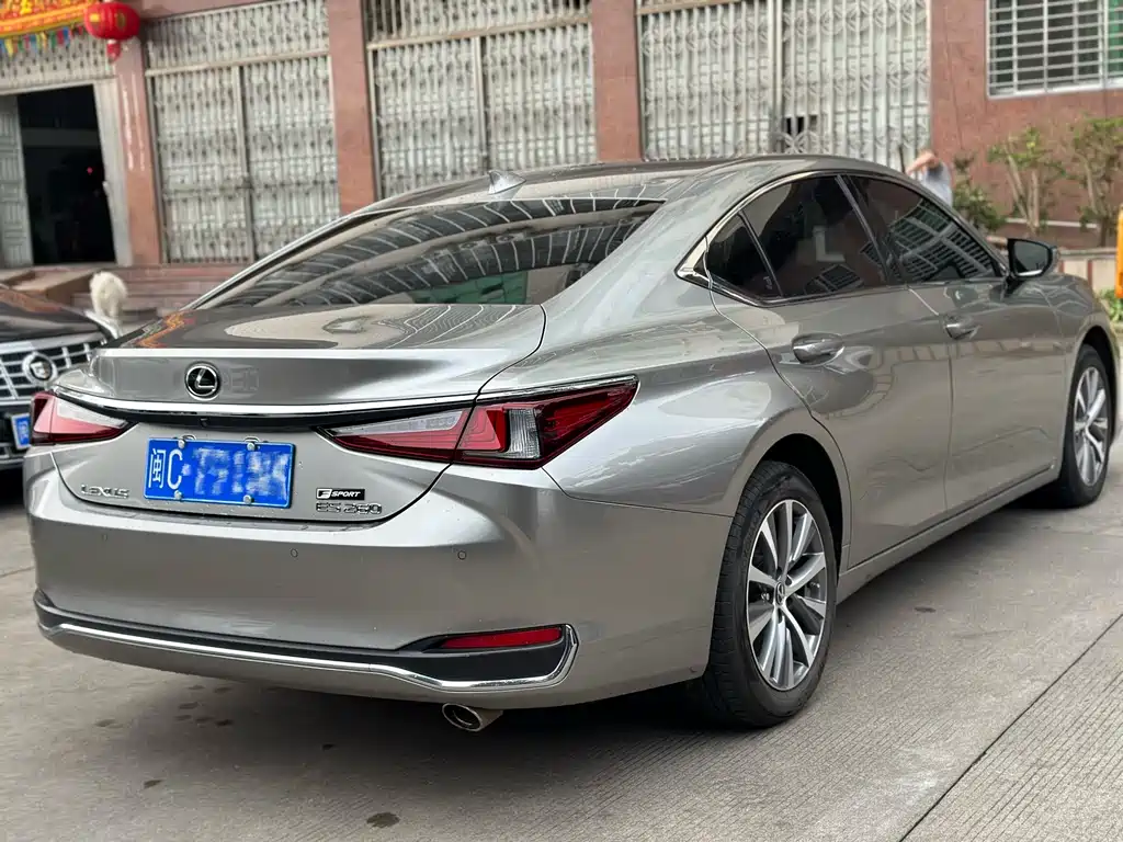 Lexus ES 2020 200