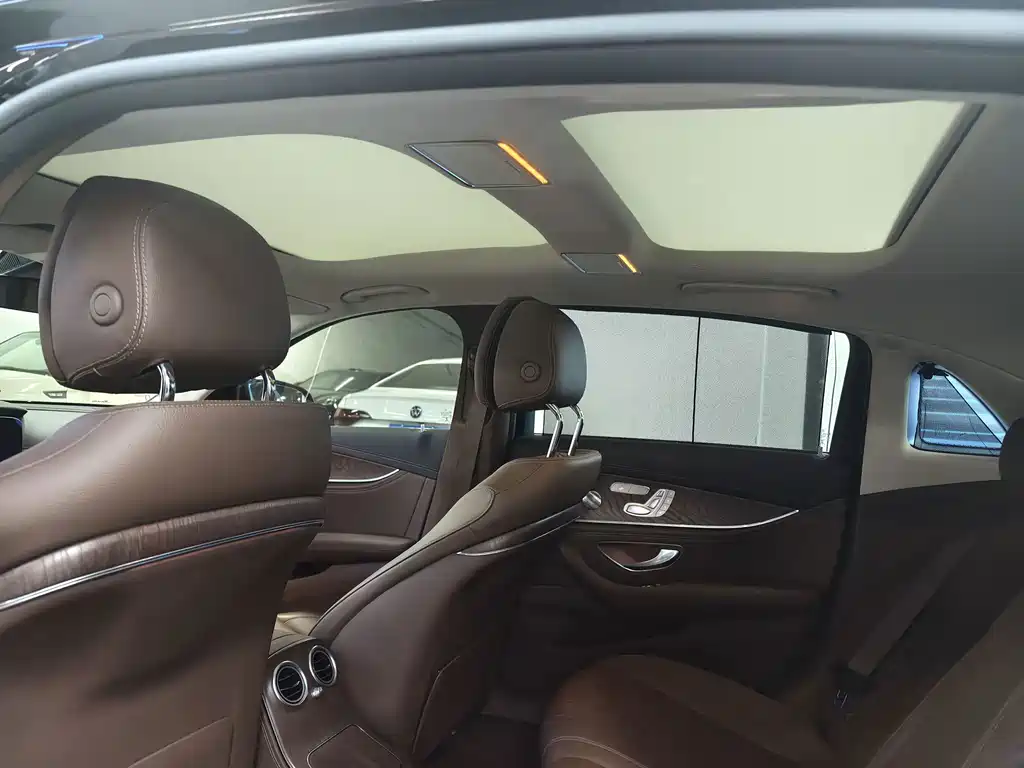 Mercedes-Benz E-Class — миниатюра 13